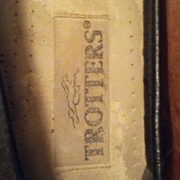 TROTTERS - Picture 2 of 6